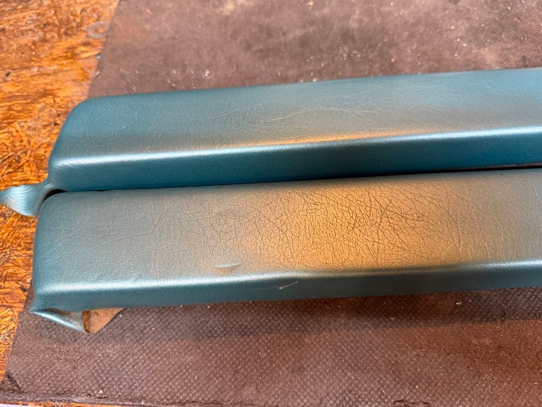 1964インパラ　左右　肘掛け　内装パーツ グリーン