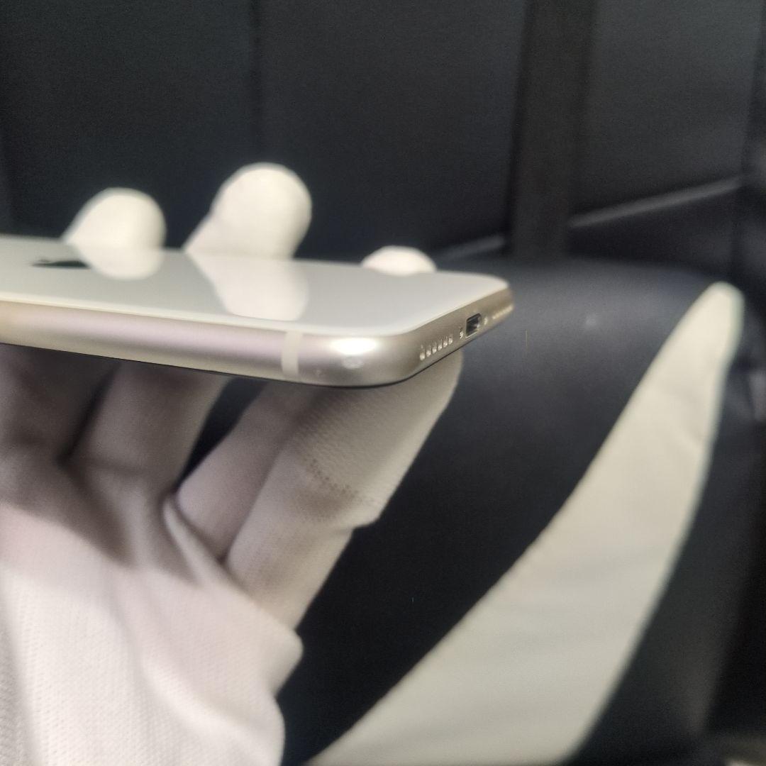 82 美品　iPhone　se3 第3世代　64gb SIMフリー　白　ホワイト