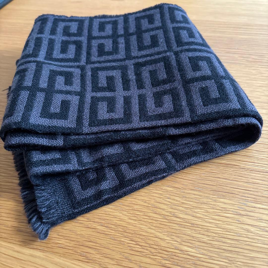 Givenchy ブラック マフラー　激安