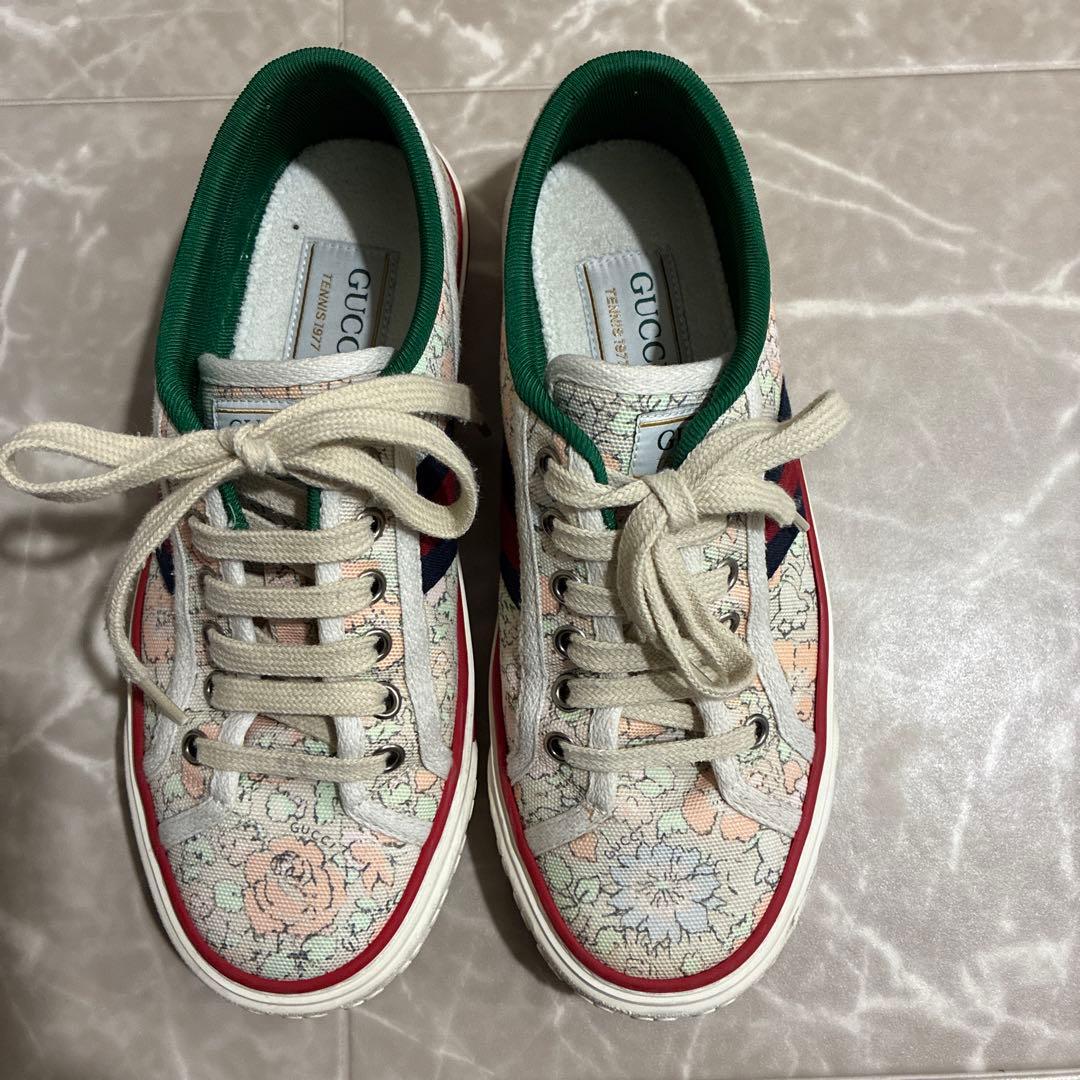 GUCCI テニス1977 スニーカー 花柄36＋　(箱　袋　紐付き)