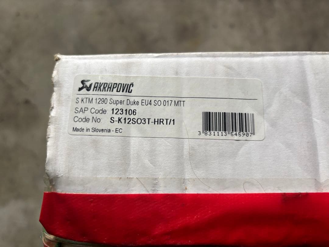 美品　AKRAPOVIC マフラー　KTM 1290superduke r