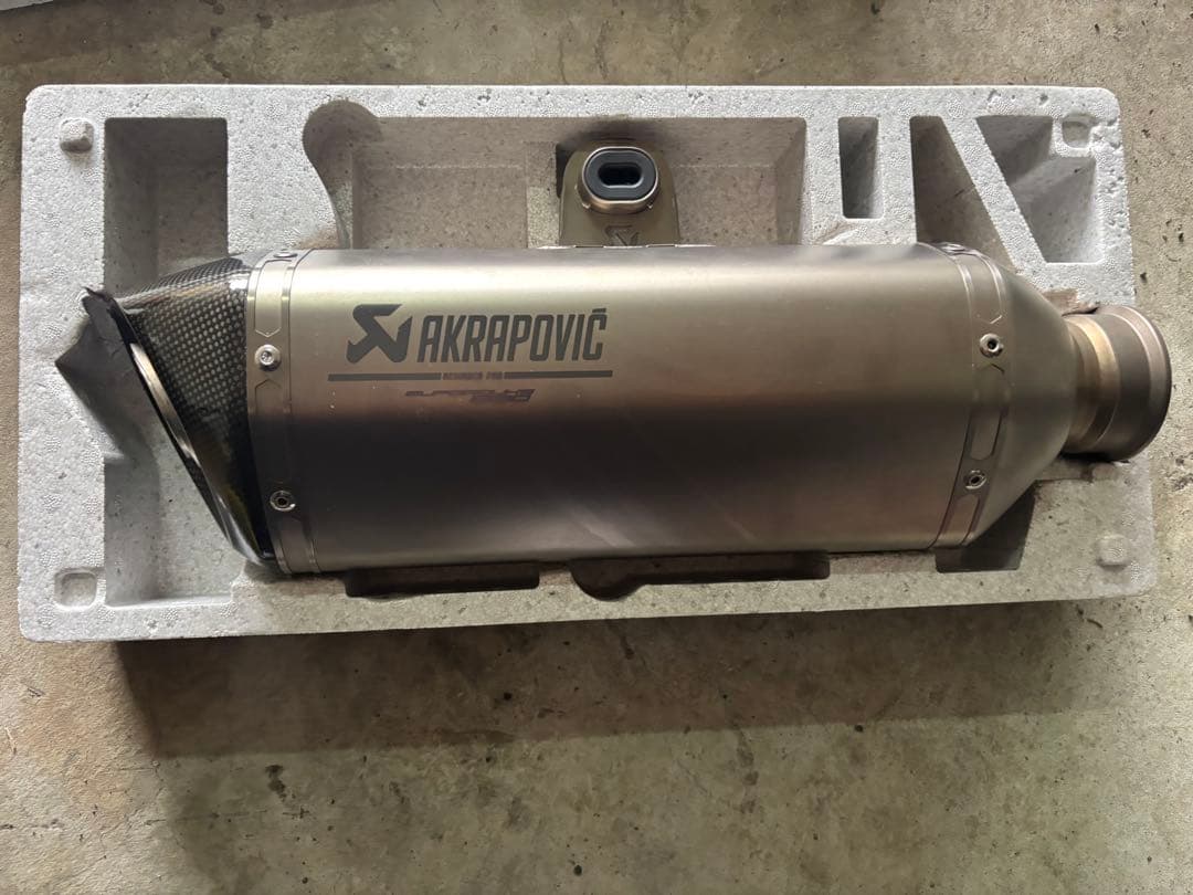 美品　AKRAPOVIC マフラー　KTM 1290superduke r