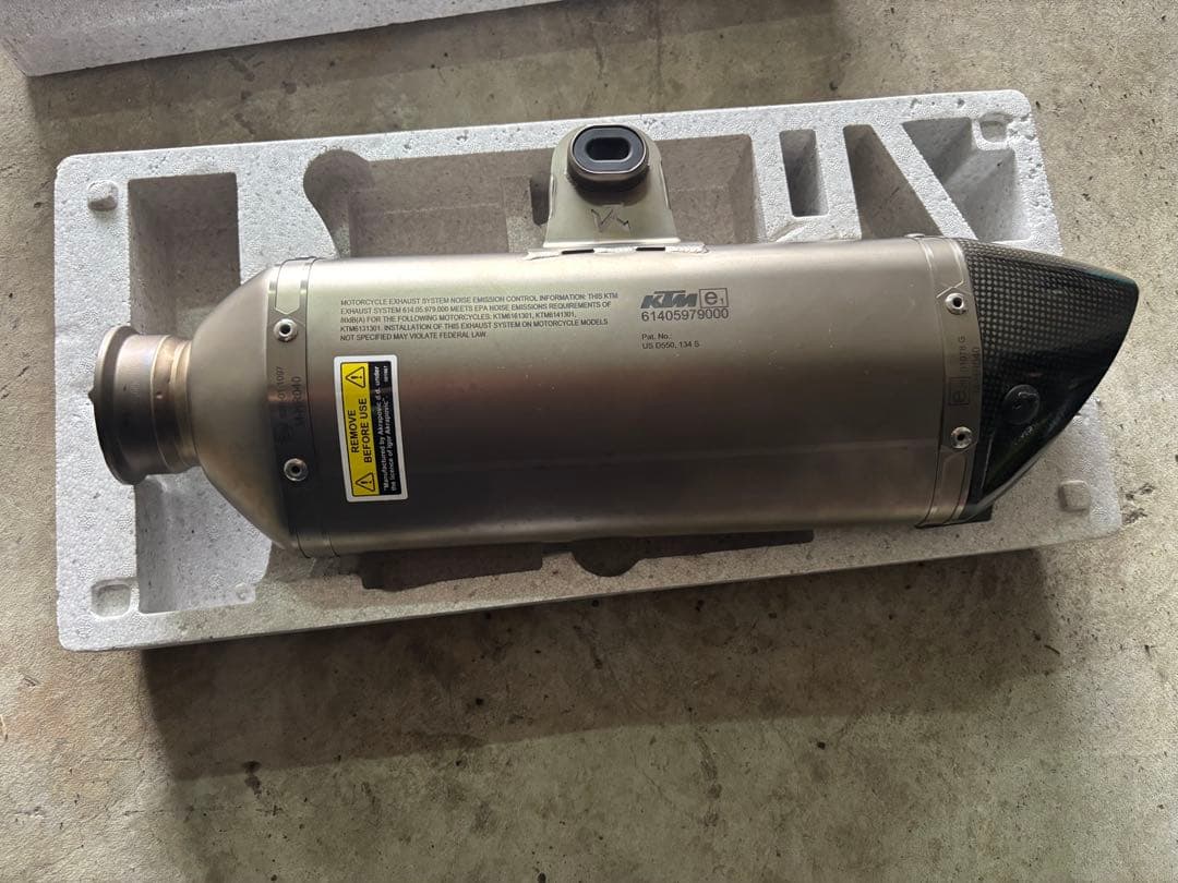 美品　AKRAPOVIC マフラー　KTM 1290superduke r