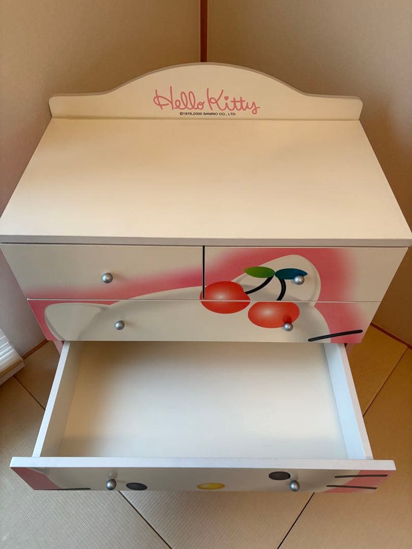 ハローキティ　木製タンス