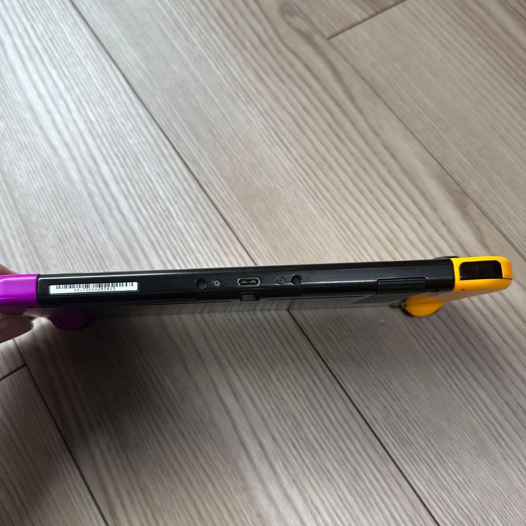 Nintendo Switch 本体とジョイコン