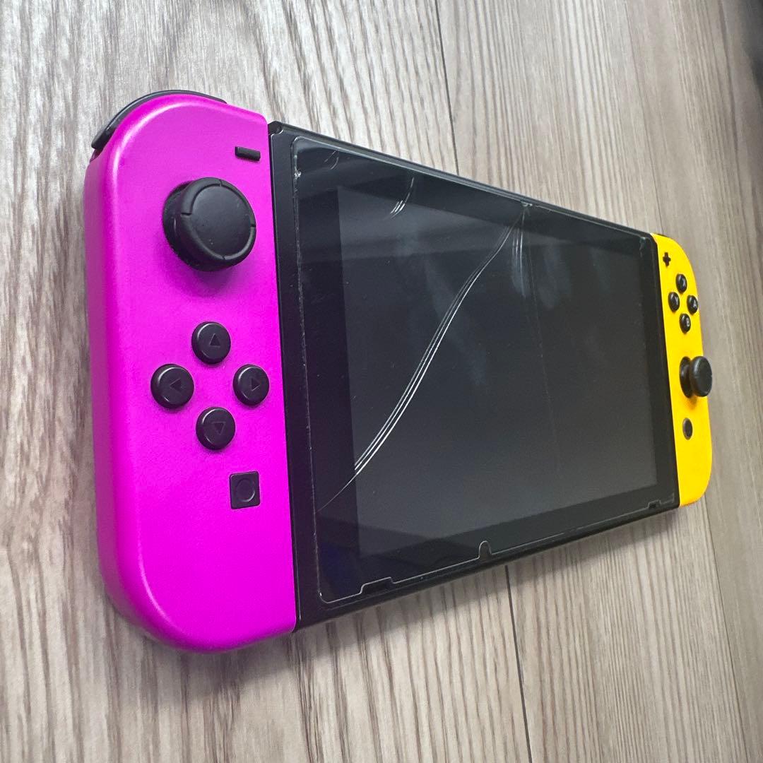 Nintendo Switch 本体とジョイコン