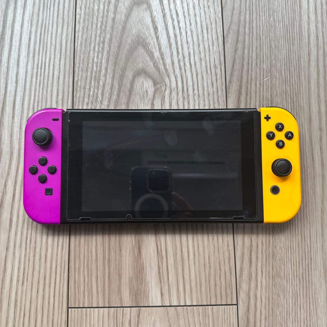 Nintendo Switch 本体とジョイコン