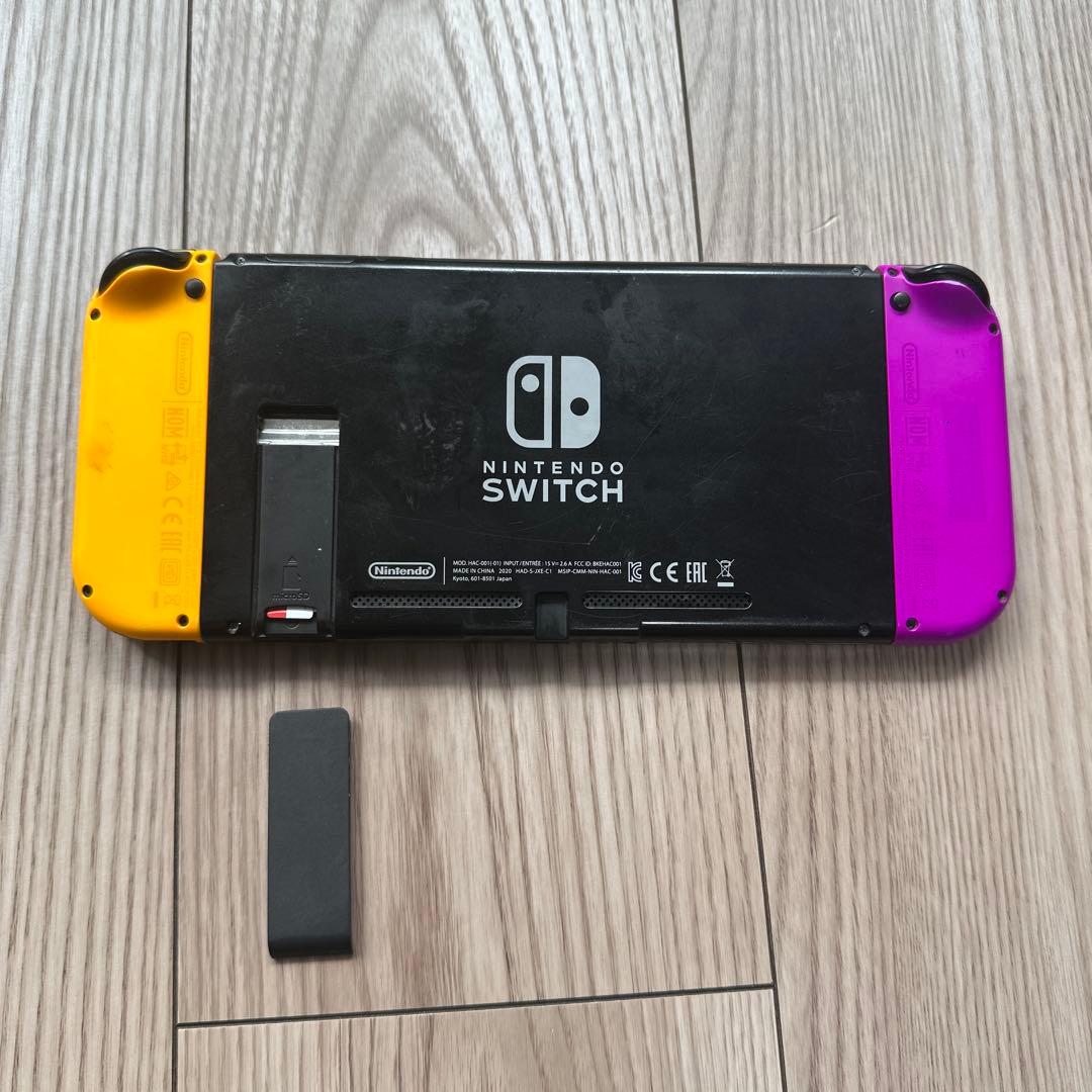 Nintendo Switch 本体とジョイコン