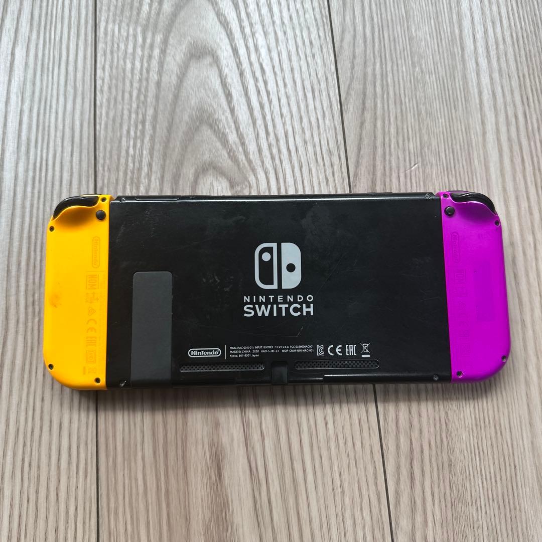 Nintendo Switch 本体とジョイコン