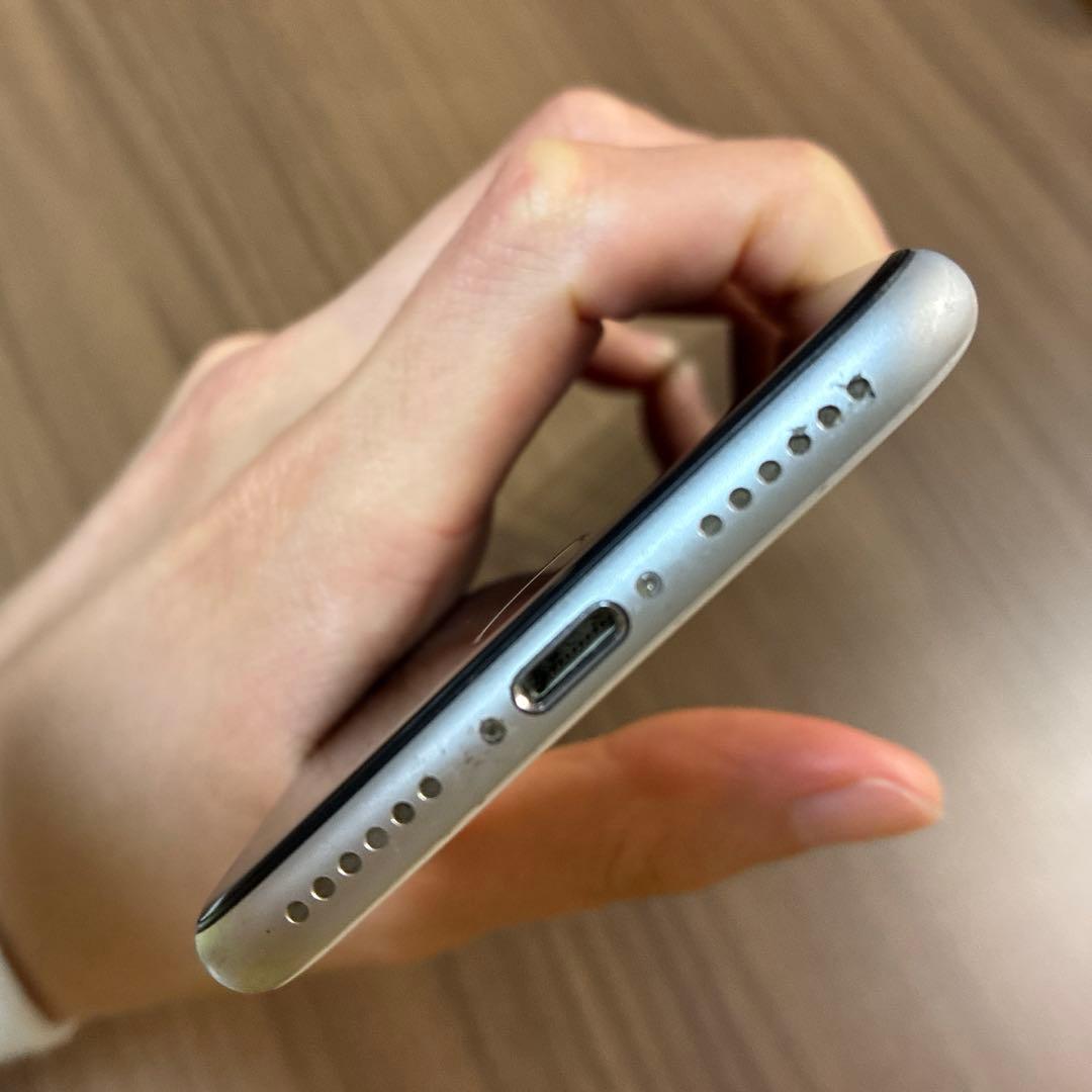 iPhone SE 第3世代 64GB SIMフリー スターライト　①