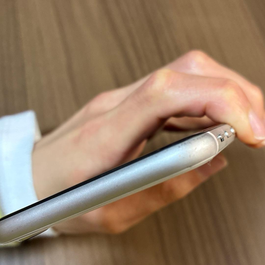 iPhone SE 第3世代 64GB SIMフリー スターライト　①