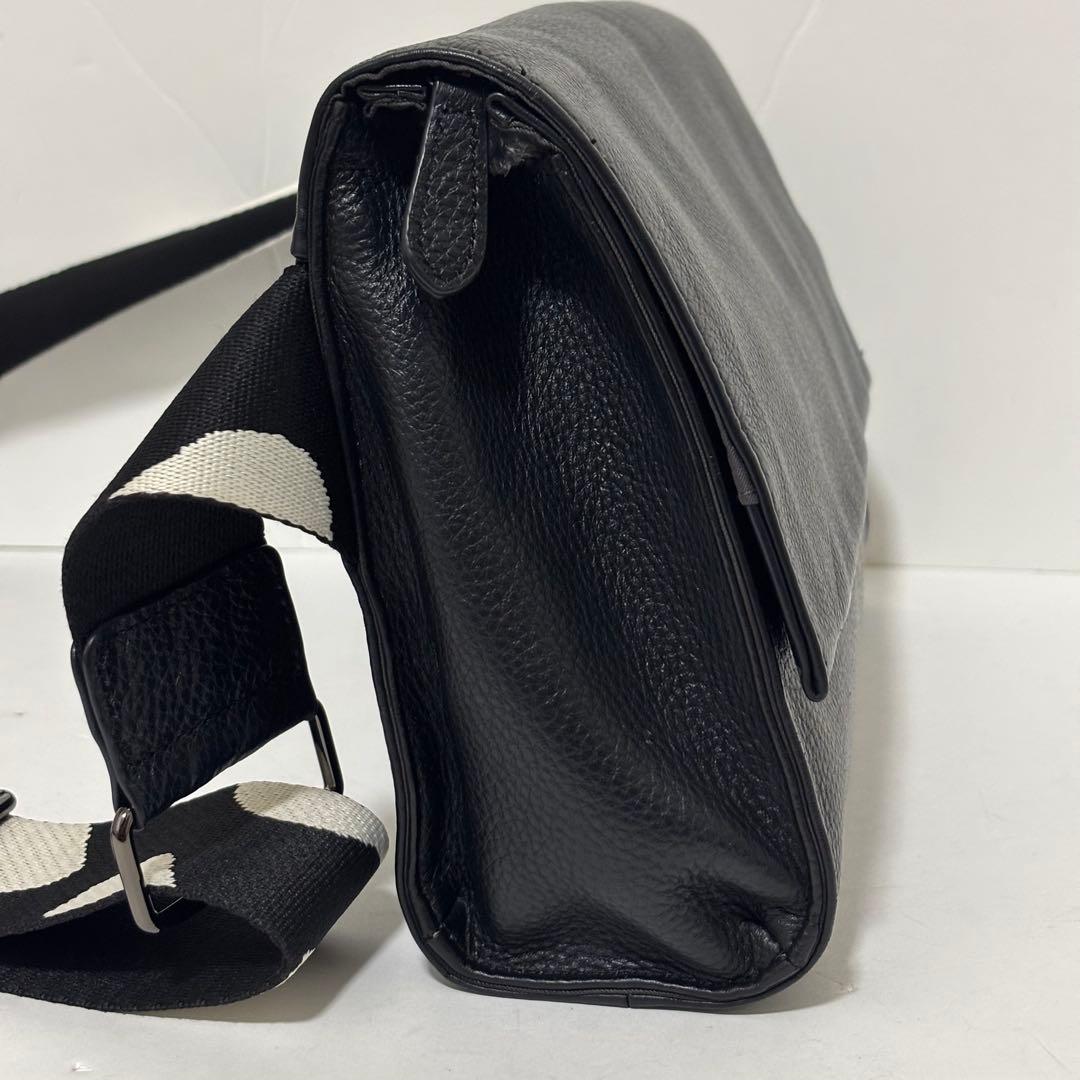 イアパピヨネ　ワイドテープショルダーバッグ　ボディバッグ　ダルメシアン柄