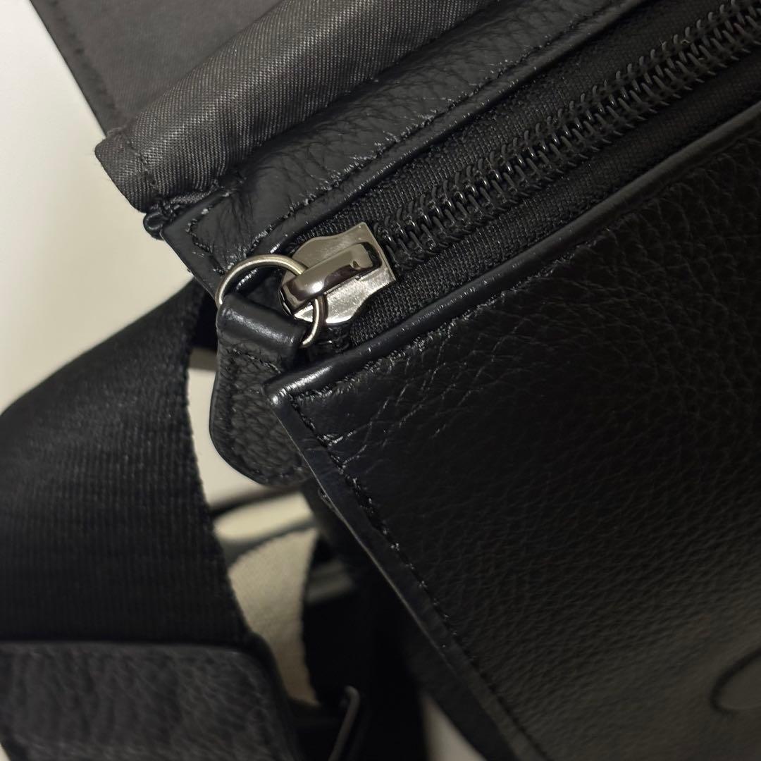 イアパピヨネ　ワイドテープショルダーバッグ　ボディバッグ　ダルメシアン柄