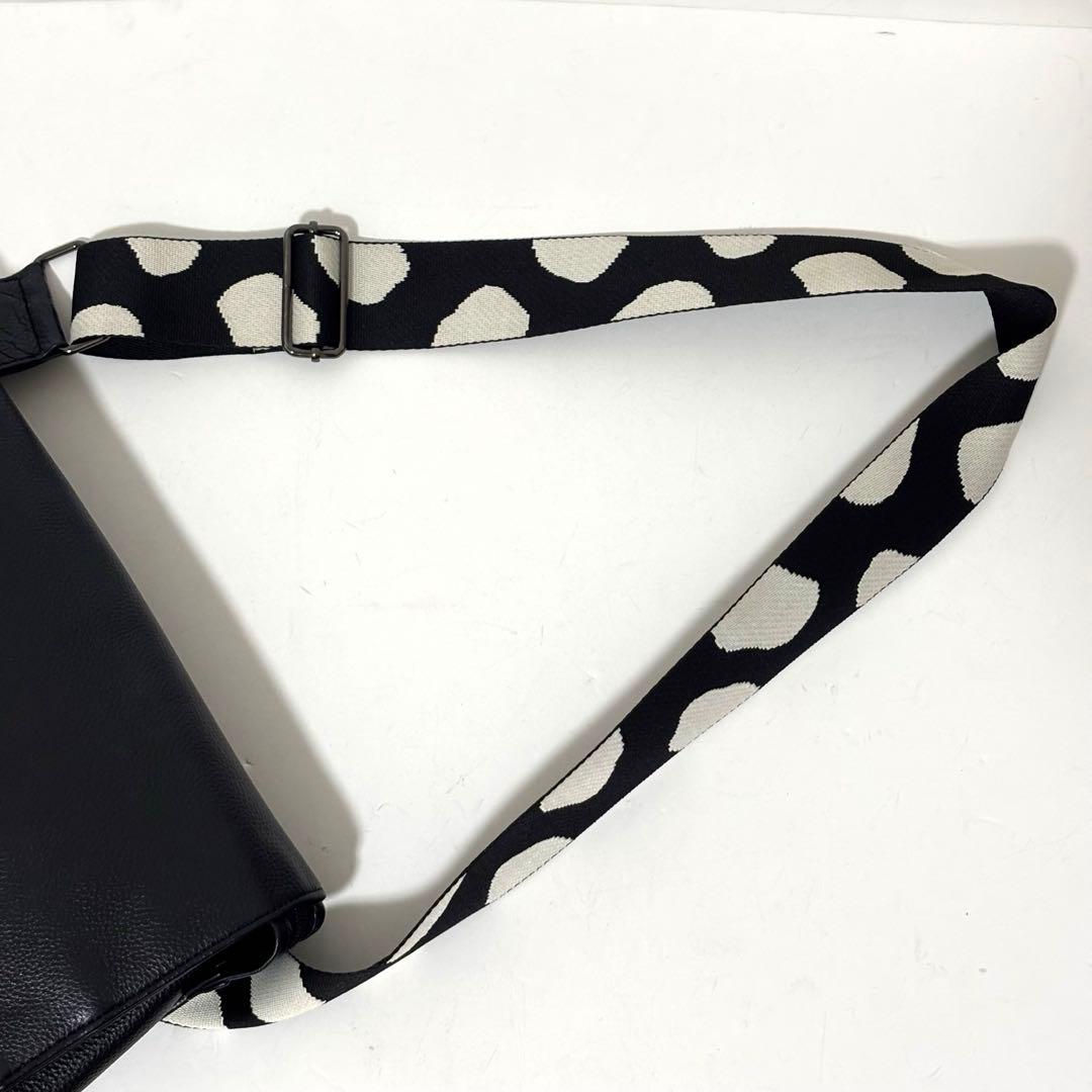 イアパピヨネ　ワイドテープショルダーバッグ　ボディバッグ　ダルメシアン柄