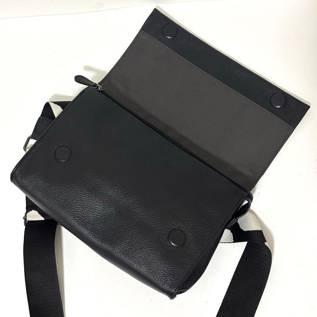 イアパピヨネ　ワイドテープショルダーバッグ　ボディバッグ　ダルメシアン柄