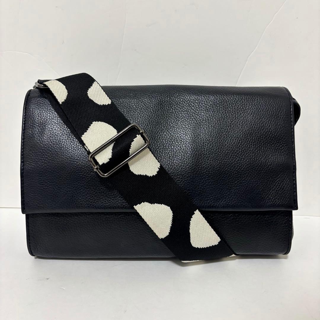 イアパピヨネ　ワイドテープショルダーバッグ　ボディバッグ　ダルメシアン柄