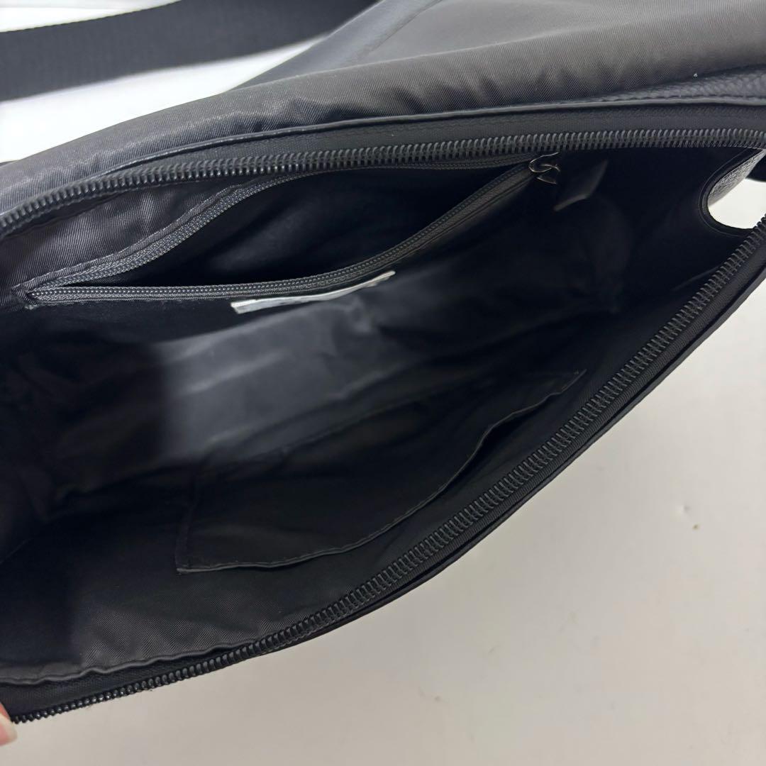 イアパピヨネ　ワイドテープショルダーバッグ　ボディバッグ　ダルメシアン柄