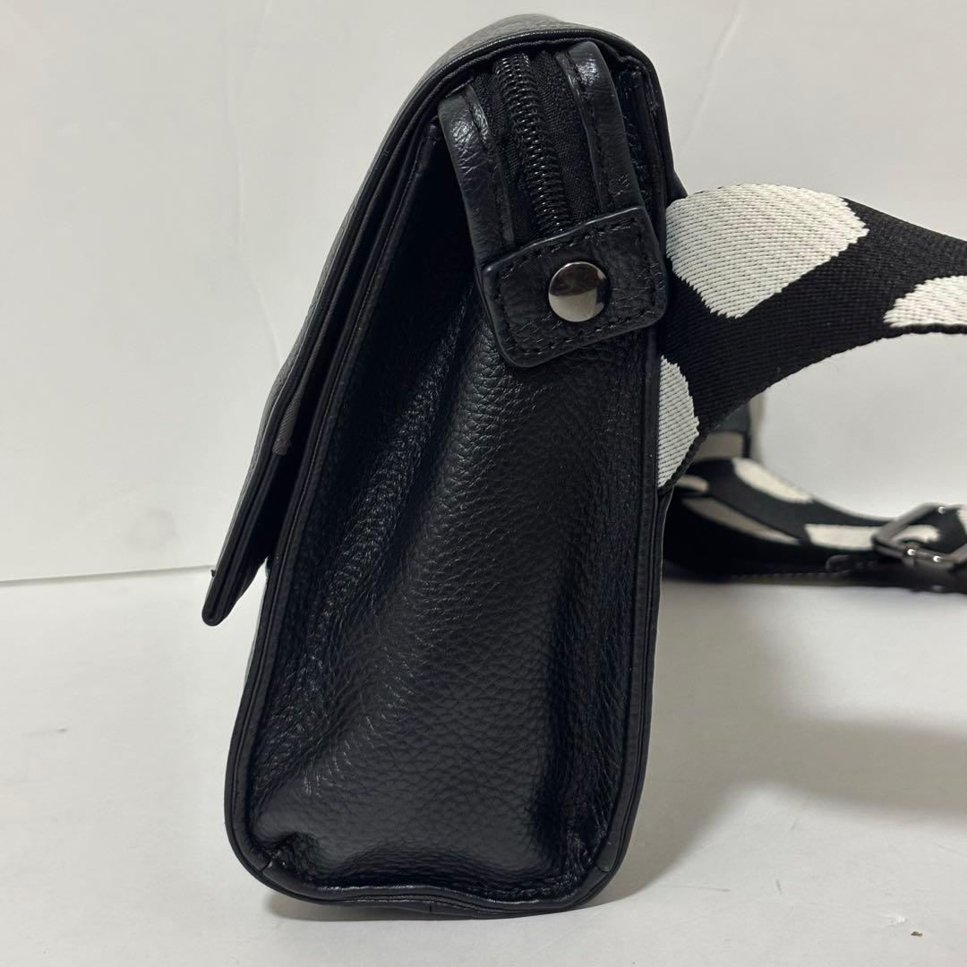 イアパピヨネ　ワイドテープショルダーバッグ　ボディバッグ　ダルメシアン柄