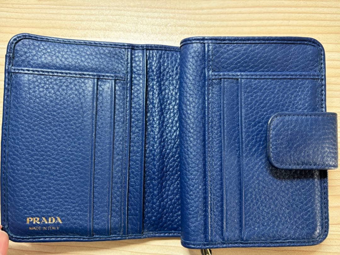 PRADA ネイビー 二つ折り財布