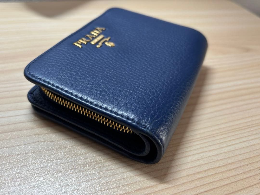 PRADA ネイビー 二つ折り財布