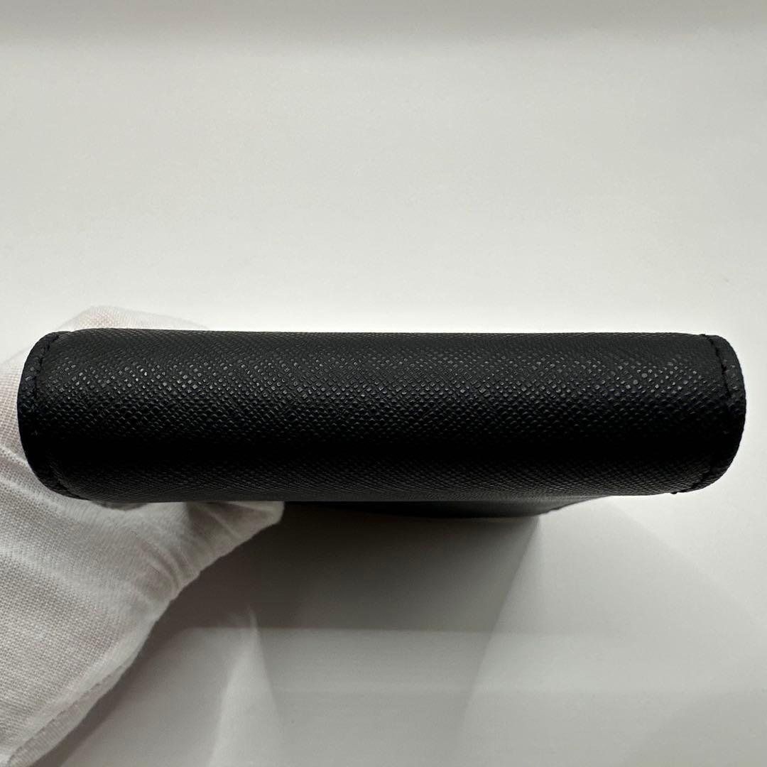 エンポリオ・アルマーニ(EMPORIO ARMANI) 2つ折り財布 ロゴ型押し