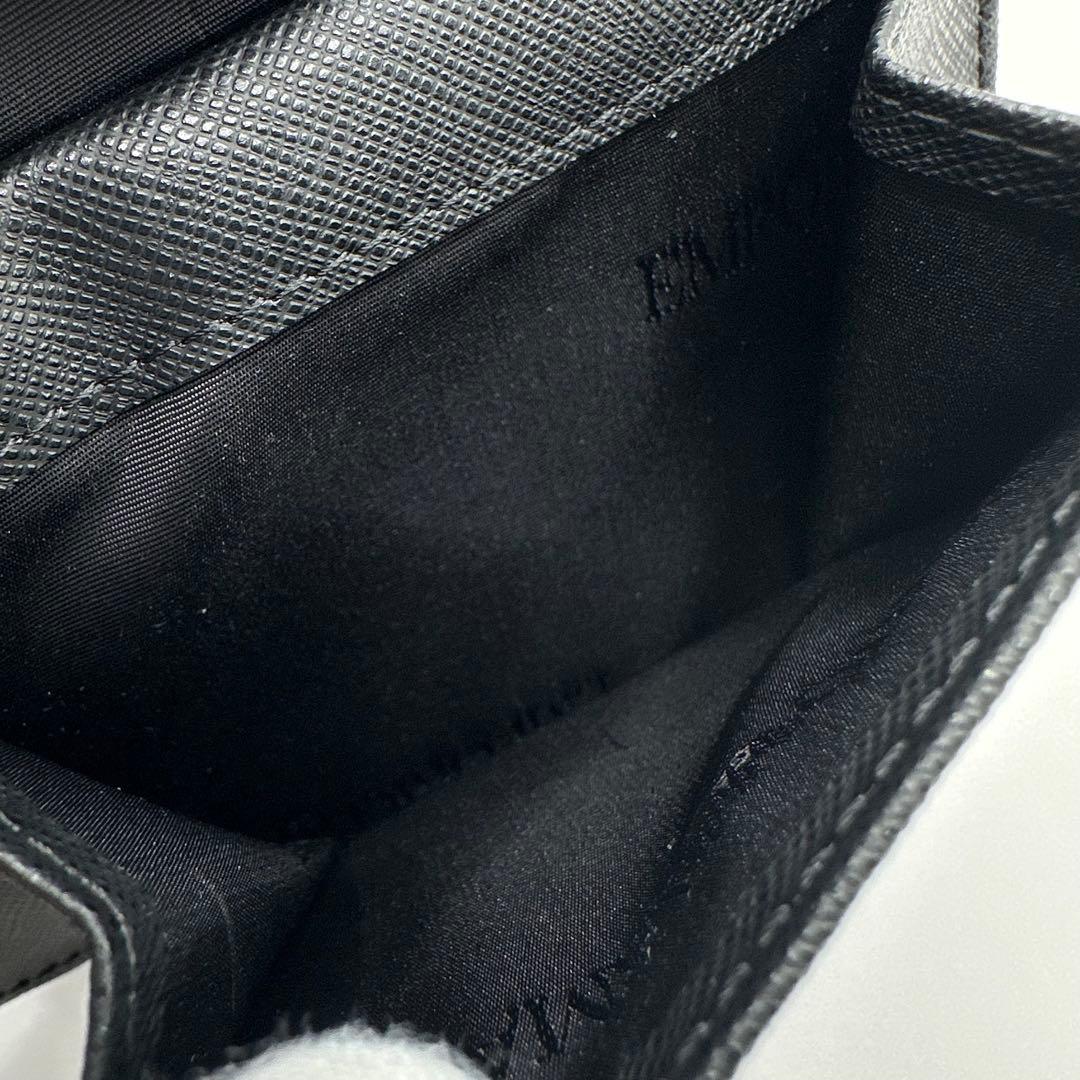 エンポリオ・アルマーニ(EMPORIO ARMANI) 2つ折り財布 ロゴ型押し