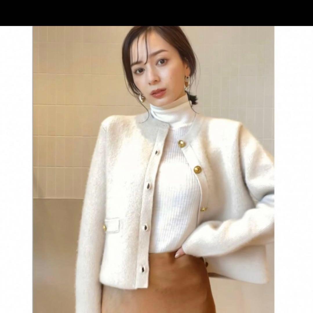 アイボリー ノーカラージャケット ゴールドボタン