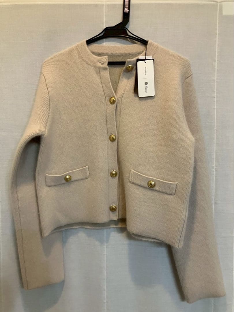 アイボリー ノーカラージャケット ゴールドボタン