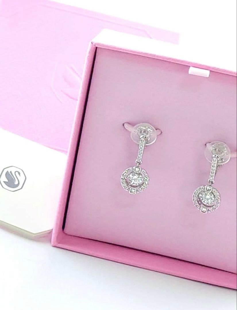 SWAROVSKI　Sparkling Dance Round イヤリング