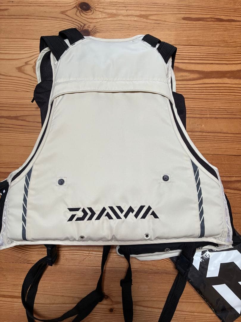Daiwa ライフジャケット フィッシングベスト サイズS ホワイト