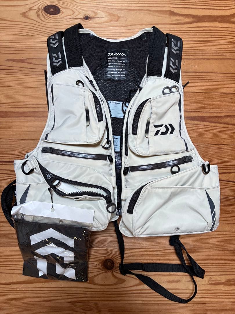 Daiwa ライフジャケット フィッシングベスト サイズS ホワイト