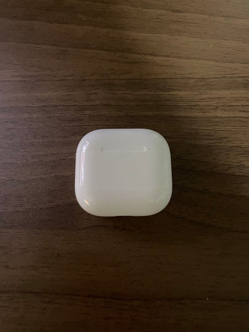 Apple AirPods 4 本体 ケース付き