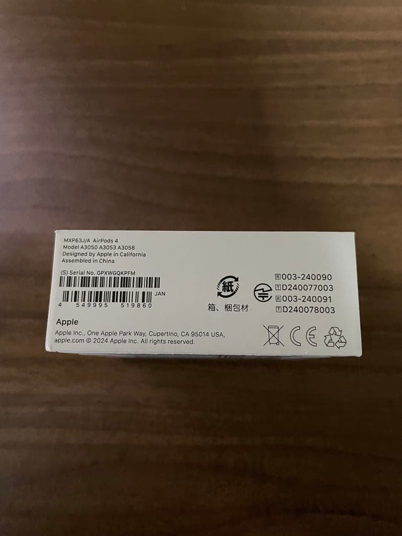 Apple AirPods 4 本体 ケース付き