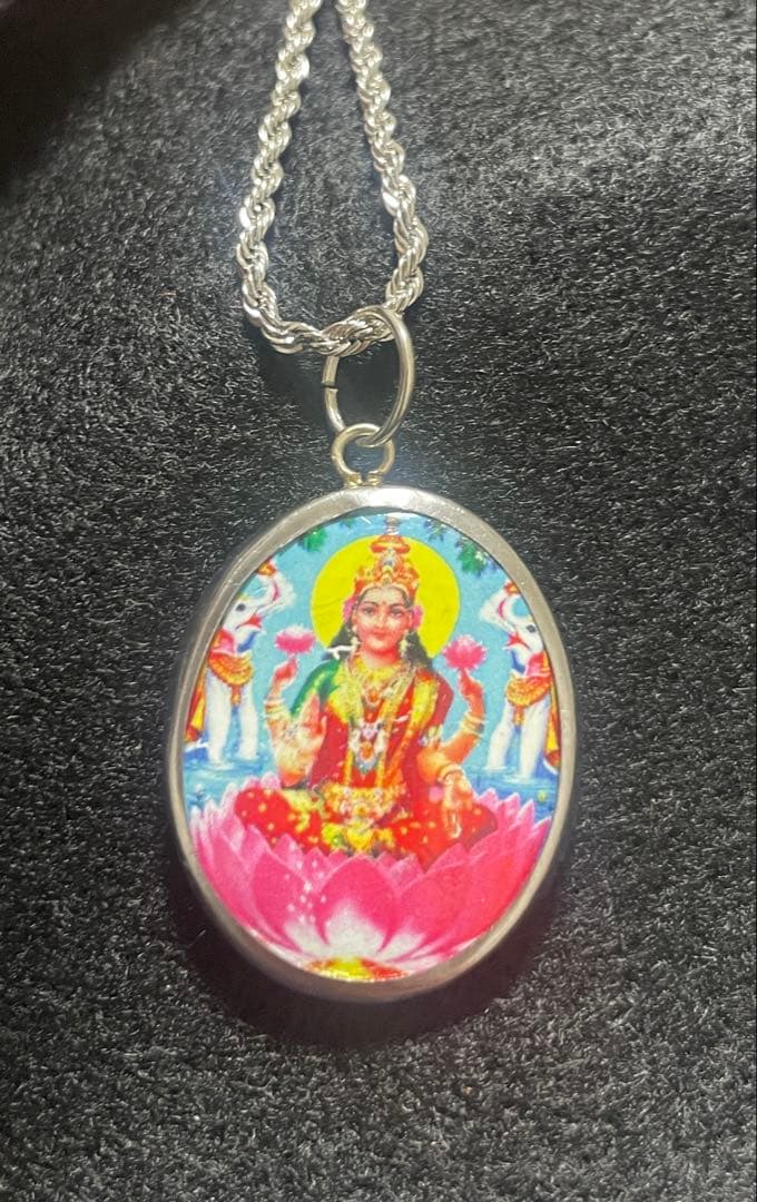 【新品】ハンドメイドオームペンダント　ラクシュミー　藤井風さん　クリシュナおまけ