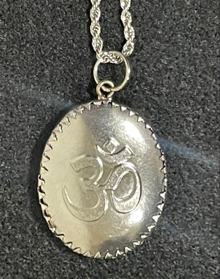 【新品】ハンドメイドオームペンダント　ラクシュミー　藤井風さん　クリシュナおまけ