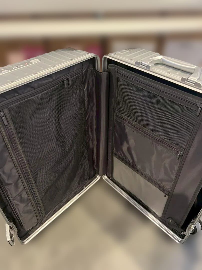 リベティ多機能キャリーケース【マットシルバーМ】B2　TSAロック　スーツケース