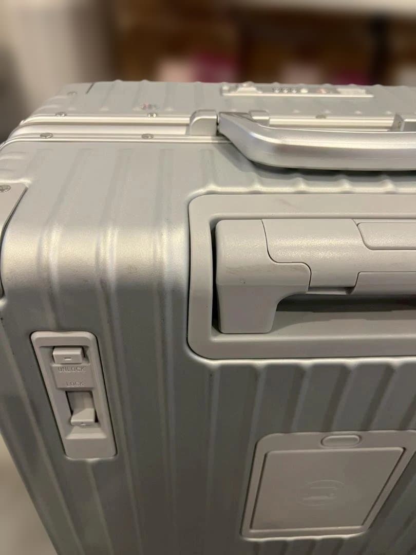 リベティ多機能キャリーケース【マットシルバーМ】B2　TSAロック　スーツケース