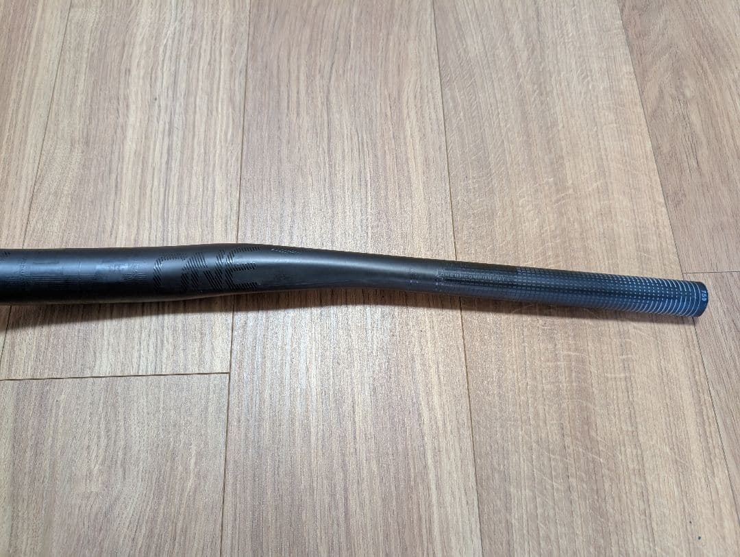 OneUp Carbon Handlebar 20mmライズ 750mm幅