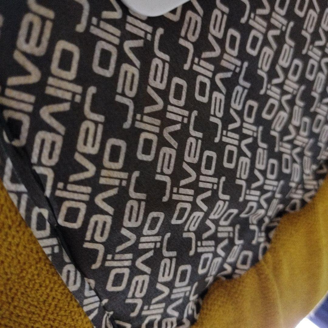 oliver　オリバー　アームチェア　イエロー　木製脚　キャスター付き