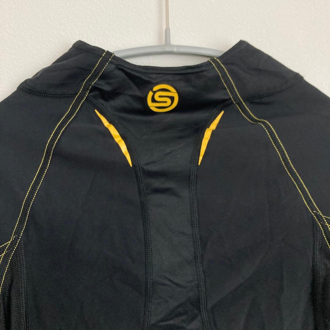 スキンズSKINSコンプレッションTシャツ　長袖トップスシャツ　メンズXS