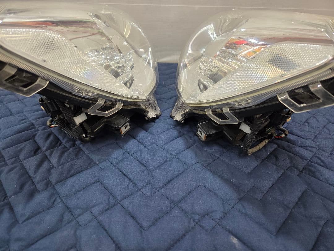 10前期　アクア　ヘッドライト左右　最高級クリア施工済み商品