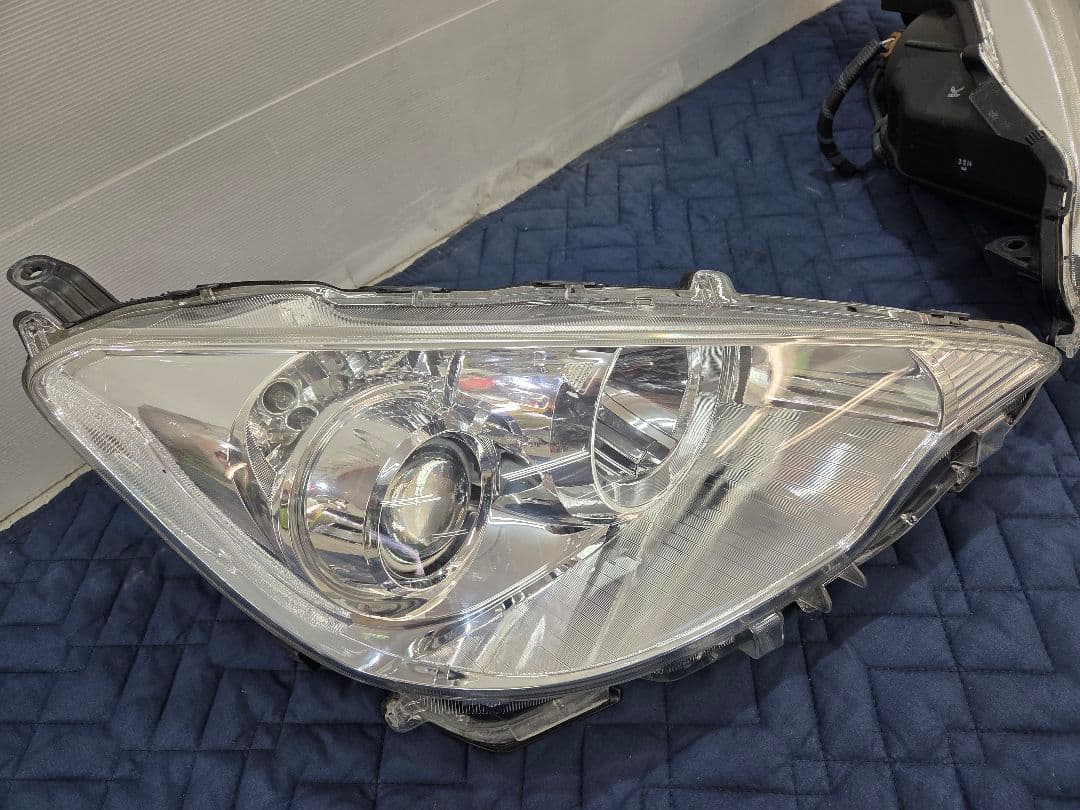 10前期　アクア　ヘッドライト左右　最高級クリア施工済み商品