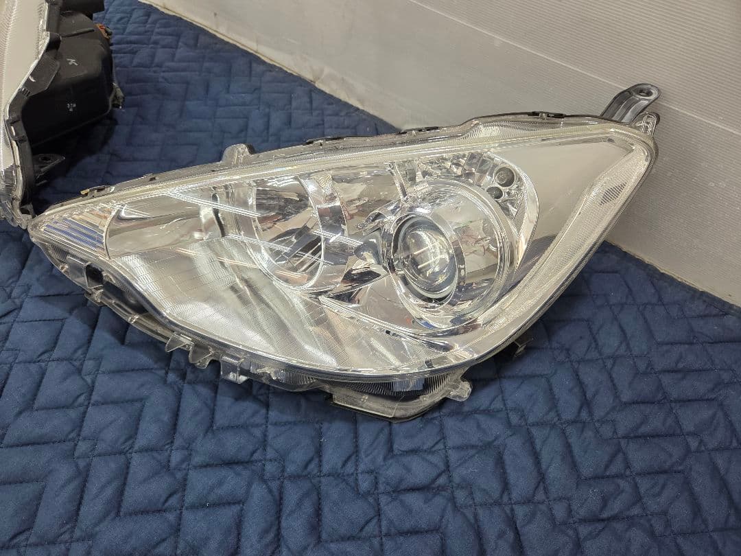 10前期　アクア　ヘッドライト左右　最高級クリア施工済み商品