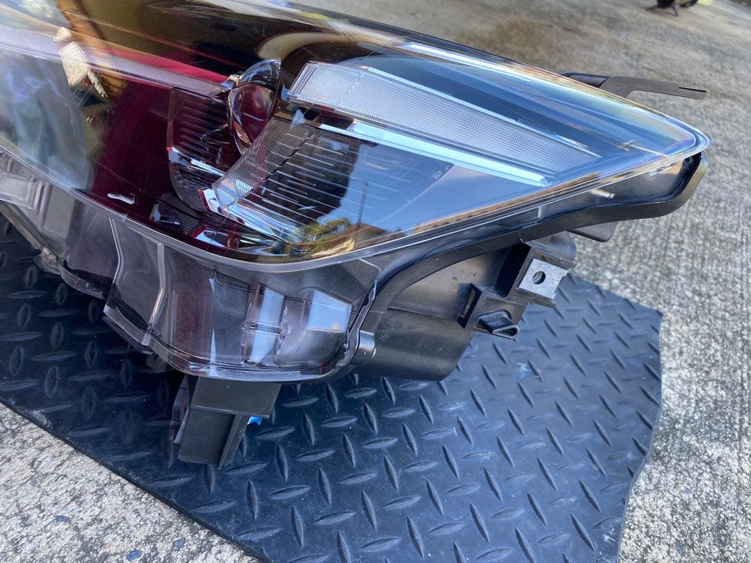 美品‼️ CX-3 マツダ純正　左側　LED ヘッドライト