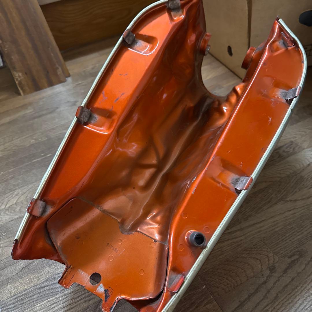 HONDA バイク用タンク 赤色　CB250?鍵なし