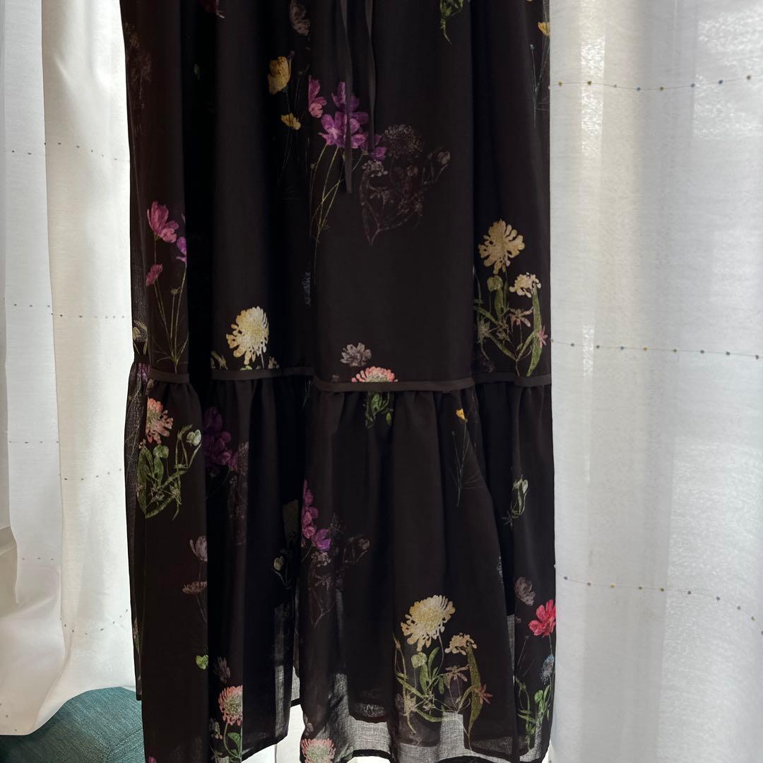 SNIDELフラワードロストディティールワンピース