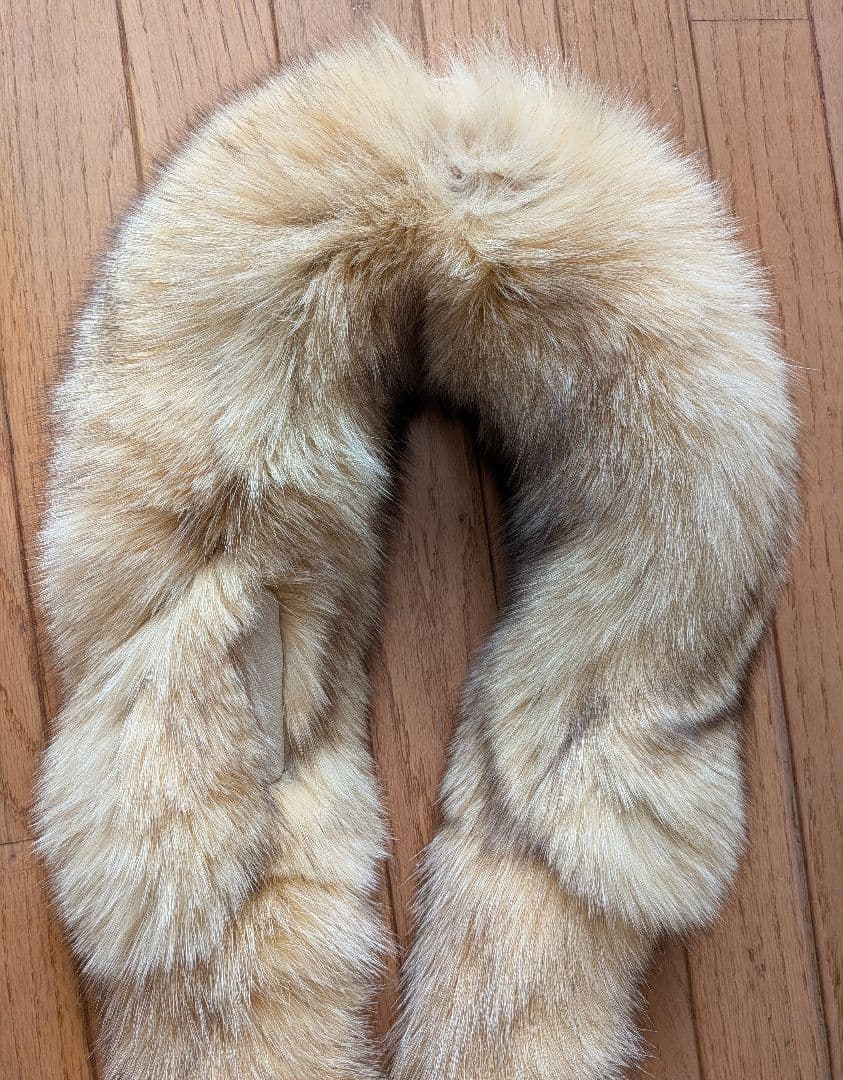 ベージュ フォックスファーロングスタイル