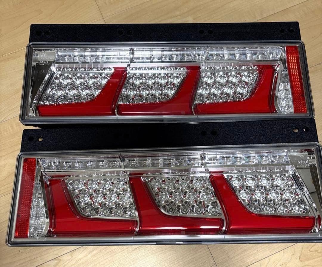 【新車外し】小糸　オールLED テールランプ　　KOITO 3連タイプ