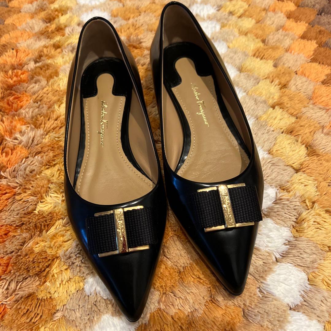 Salvatore Ferragamo フラットシューズ 黒　23 最終価格！！