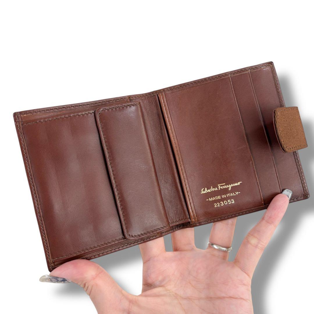 極美品✨Salvatore Ferragamo ヴァラリボン 2つ折り財布 茶